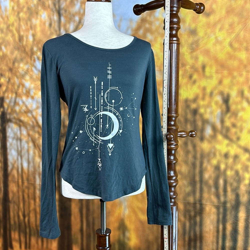 Grey long sleeve tee w/symbols in white(slight pink tint)